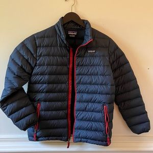 Patagonia navy blue down jacket size kids XL (14) in Excellent condition.